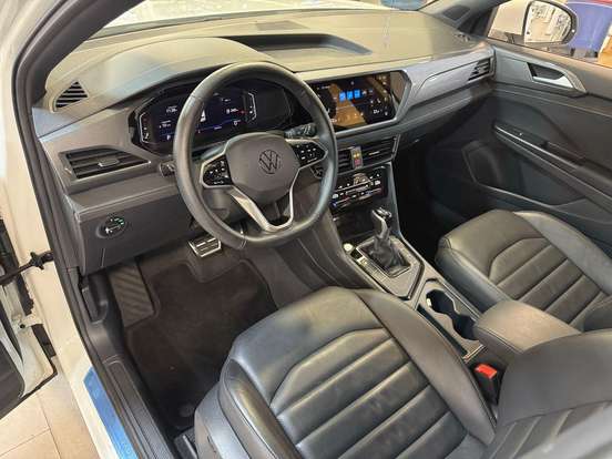 VOLKSWAGEN-TAOS-2023