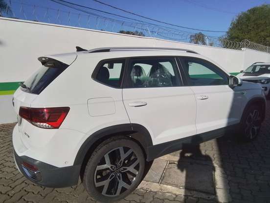VOLKSWAGEN-TAOS-2024