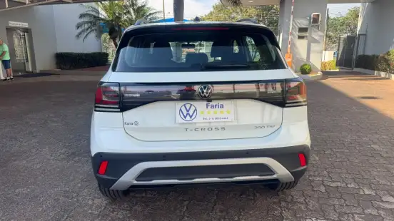 VOLKSWAGEN-T-CROSS-2024
