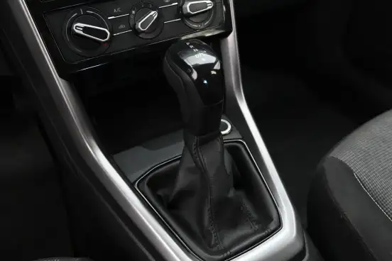 VOLKSWAGEN-T-CROSS-2024