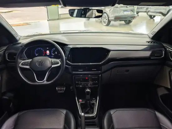 VOLKSWAGEN-T-CROSS-2023