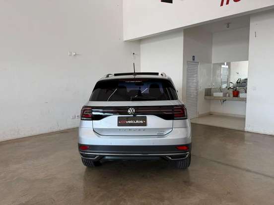 VOLKSWAGEN-T-CROSS-2019