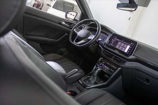VOLKSWAGEN-T-CROSS-2024