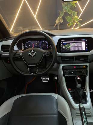 VOLKSWAGEN-T-CROSS-2021
