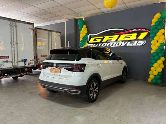 VOLKSWAGEN-T-CROSS-2020