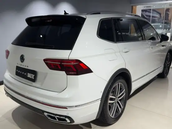 VOLKSWAGEN-TIGUAN-2.0 300 TSI GASOLINA ALLSPACE R-LINE AUTOMÁTICO VOLKSWAGEN-TIGUAN-2024