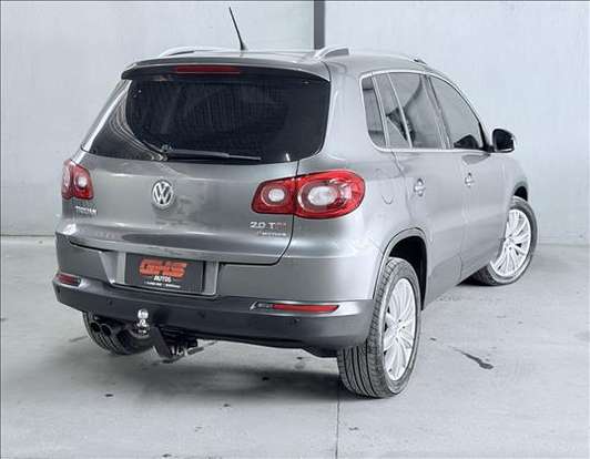 VOLKSWAGEN-TIGUAN-2011