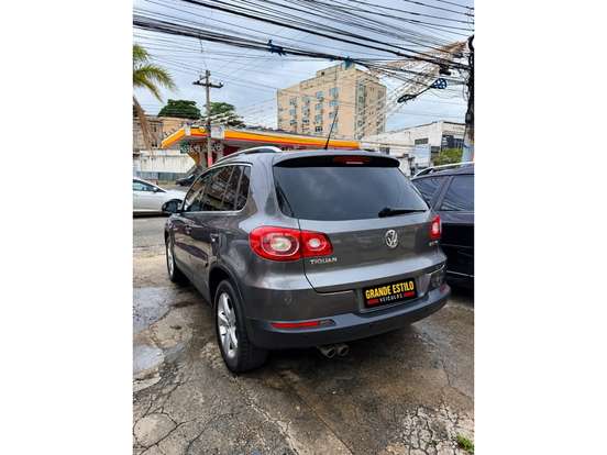 VOLKSWAGEN-TIGUAN-2010