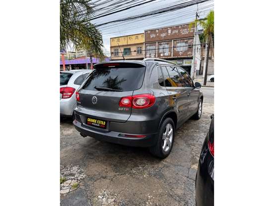 VOLKSWAGEN-TIGUAN-2010