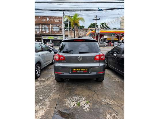 VOLKSWAGEN-TIGUAN-2010