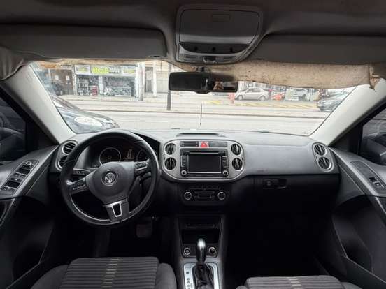 VOLKSWAGEN-TIGUAN-2010
