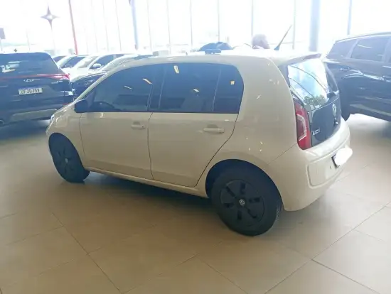 VOLKSWAGEN-UP-2016