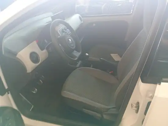 VOLKSWAGEN-UP-2016
