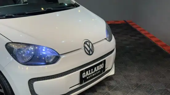 VOLKSWAGEN-UP-2015