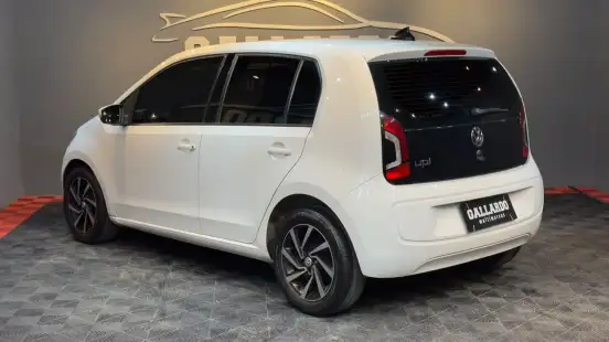 VOLKSWAGEN-UP-2015