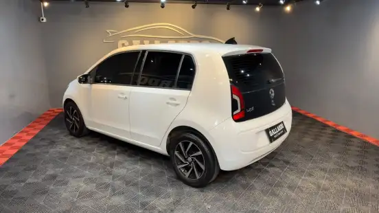 VOLKSWAGEN-UP-2015
