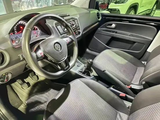 VOLKSWAGEN-UP-2017