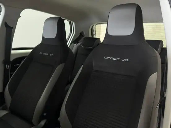 VOLKSWAGEN-UP-2018