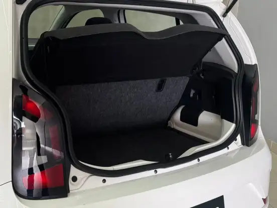 VOLKSWAGEN-UP-2018