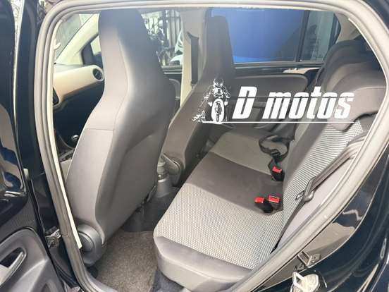 VOLKSWAGEN-UP-2016