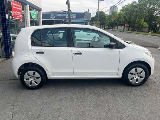 VOLKSWAGEN-UP-2016