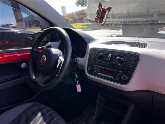 VOLKSWAGEN-UP-2015