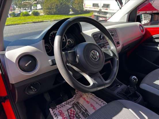 VOLKSWAGEN-UP-2015