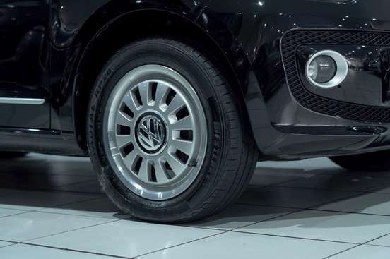 VOLKSWAGEN-UP-2014