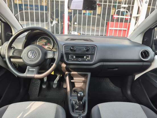 VOLKSWAGEN-UP-2015