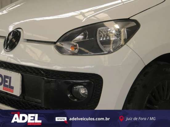 VOLKSWAGEN-UP-2015
