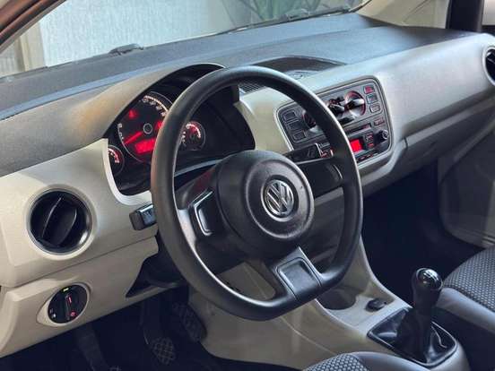 VOLKSWAGEN-UP-2015