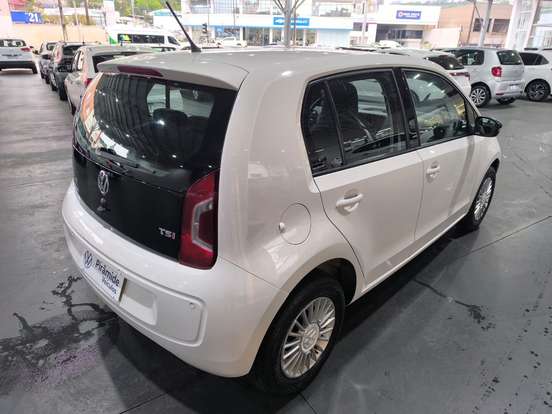 VOLKSWAGEN-UP-2015