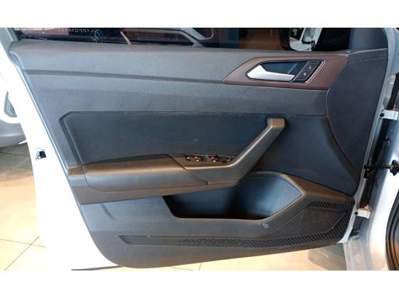 VOLKSWAGEN VIRTUS 1.0 200 TSI HIGHLINE AUTOMÁTICO