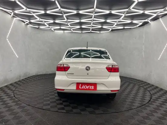 VOLKSWAGEN-VOYAGE-2022