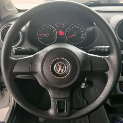 VOLKSWAGEN-VOYAGE-2015