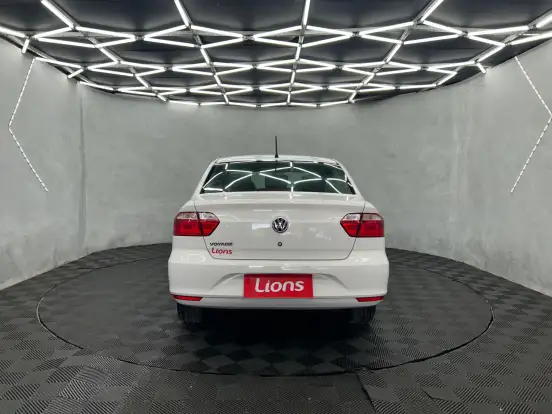 VOLKSWAGEN-VOYAGE-2021