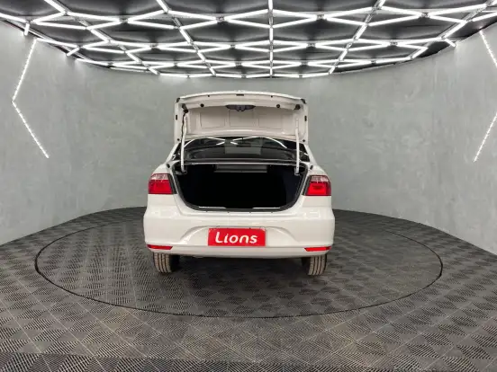VOLKSWAGEN-VOYAGE-2018