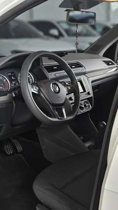 VOLKSWAGEN-VOYAGE-2017