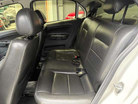 VOLKSWAGEN-VOYAGE-1.0 MI CITY 8V FLEX 4P MANUAL VOLKSWAGEN-VOYAGE-2014