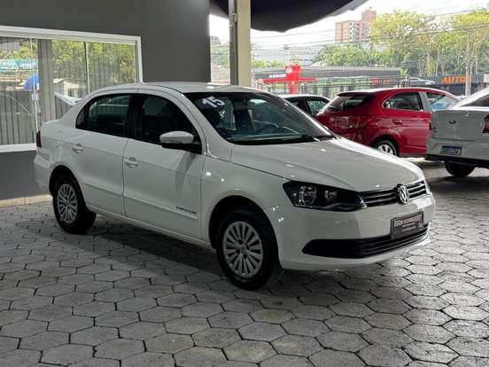 VOLKSWAGEN-VOYAGE-2015