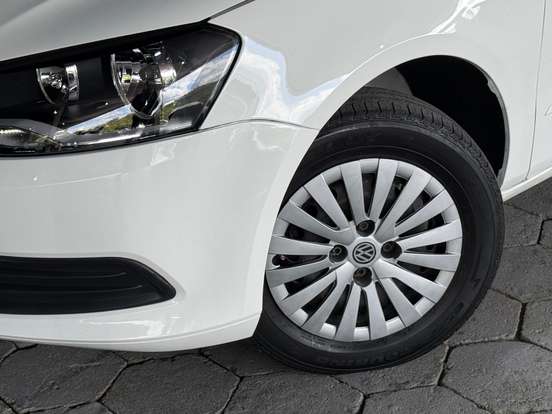 VOLKSWAGEN-VOYAGE-2015