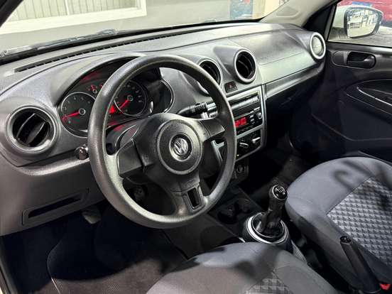 VOLKSWAGEN-VOYAGE-2015