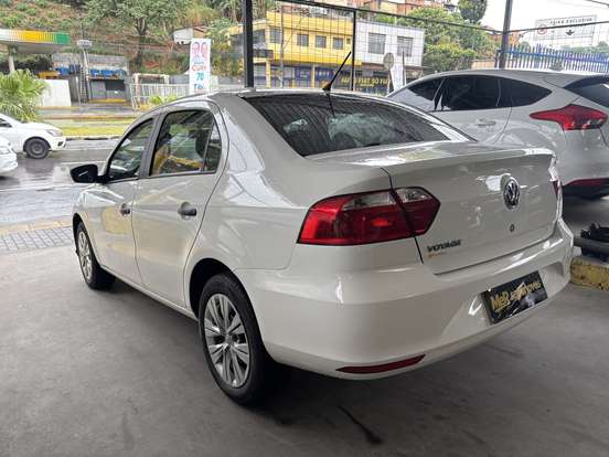 VOLKSWAGEN-VOYAGE-2021