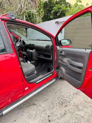 VOLKSWAGEN-CROSSFOX-2010