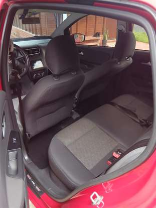 VOLKSWAGEN-FOX-2012