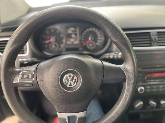 VOLKSWAGEN-FOX-2012