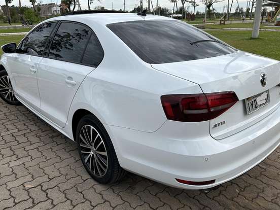 VOLKSWAGEN-JETTA-1.4 16V TSI COMFORTLINE GASOLINA 4P TIPTRONIC VOLKSWAGEN-JETTA-2017