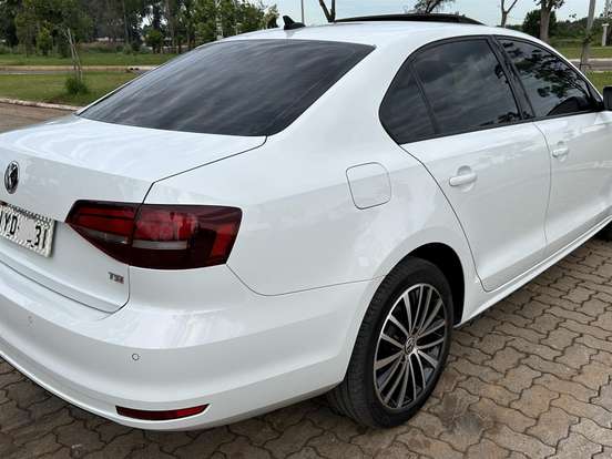 VOLKSWAGEN-JETTA-1.4 16V TSI COMFORTLINE GASOLINA 4P TIPTRONIC VOLKSWAGEN-JETTA-2017