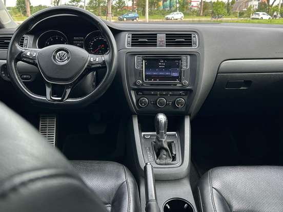VOLKSWAGEN-JETTA-1.4 16V TSI COMFORTLINE GASOLINA 4P TIPTRONIC VOLKSWAGEN-JETTA-2017