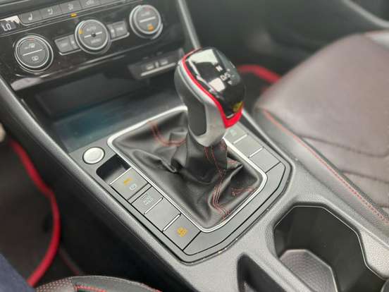 VOLKSWAGEN-JETTA-2024